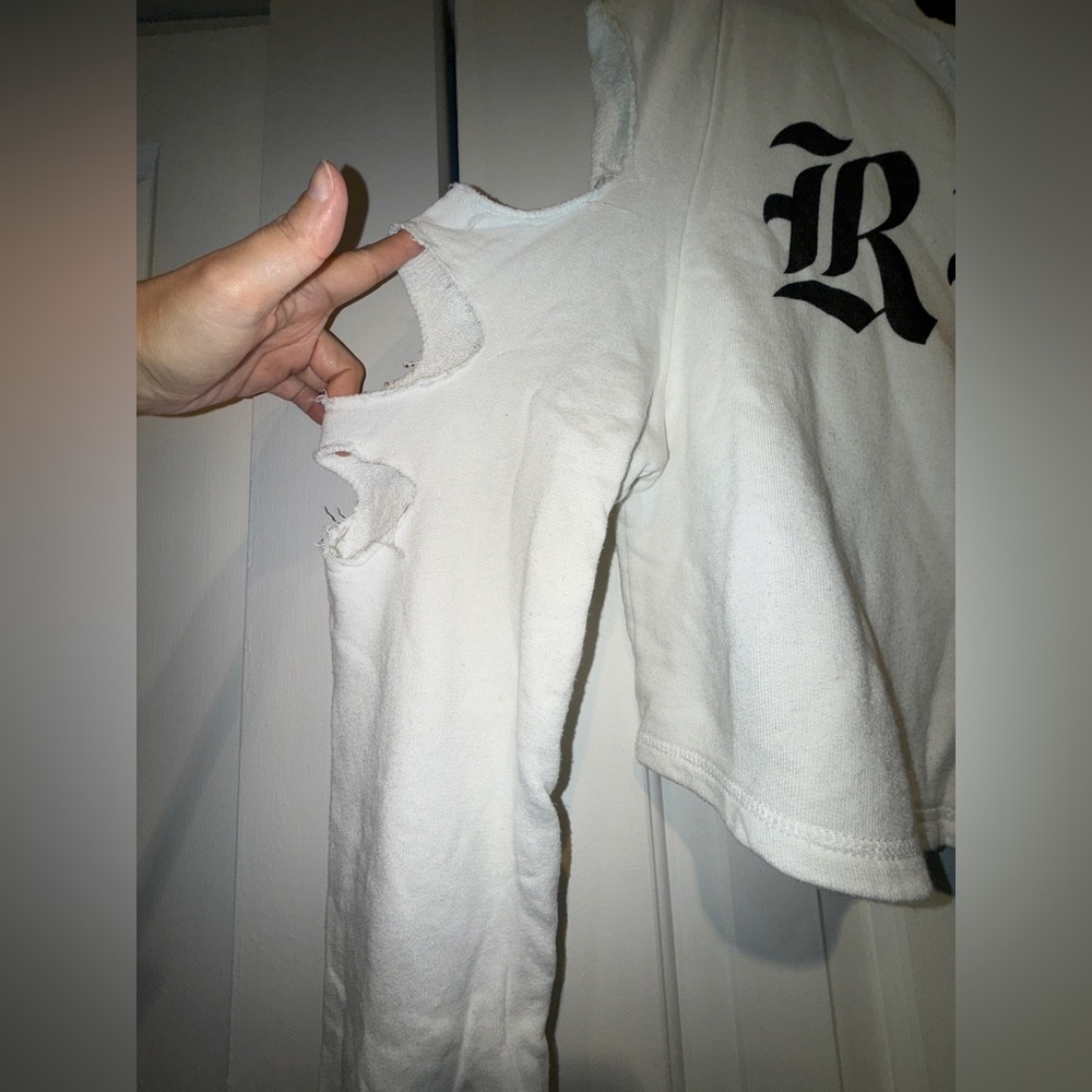 White Reputation Sweatshirt/Sweater - Taylor Swift - Picture 2 of 5